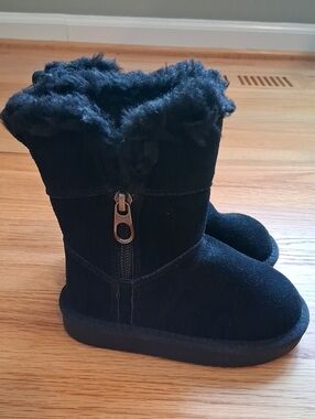 Koolaburra By UGG Kids #1117814 Black Fuzzy Winter Boots SZ 7